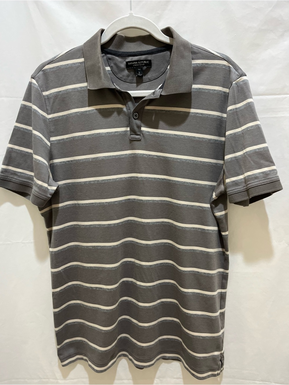 Men’s Banana Republic Gray and White Striped Polo Medium 100% cotton